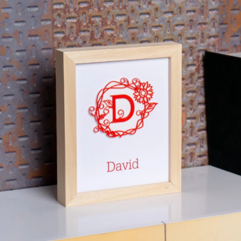 Cuadro con inicial y nombre estilo HOJAS